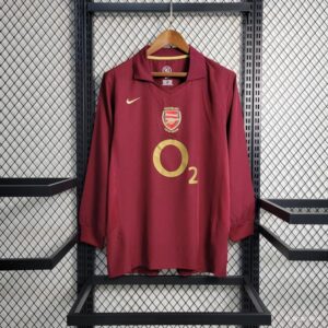 Camiseta retro de manga larga del Arsenal para la temporada 2005-2006.