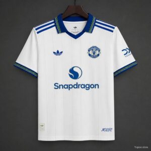 Camiseta de visitante blanca a rayas finas del Manchester United 26/27