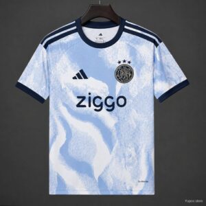 Camiseta azul claro de la tercera equipación del AJAX 26/27