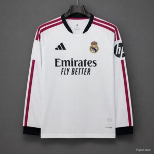 Camiseta de manga larga del Real Madrid, blanca con rayas burdeos, temporada 26/27.