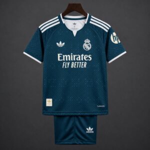 Camiseta de visitante del Real Madrid color turquesa para niños, temporada 26/27.