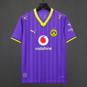 Camiseta de la tercera equipación del Borussia Dortmund (temporada 26/27), color púrpura.
